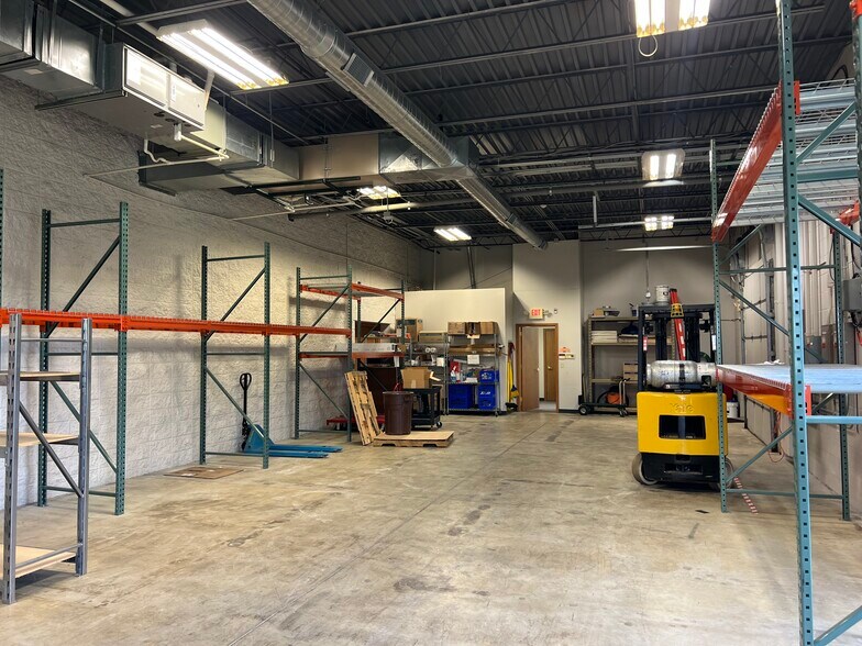 More Photos Of W223N608 Saratoga Dr, Waukesha Office For Sale