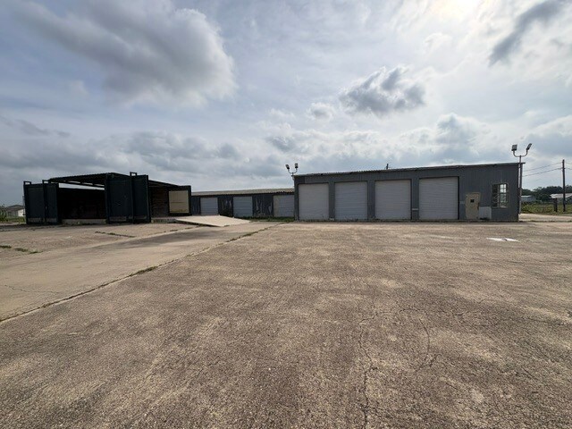 More Photos Of 1500 Simmons Ave, Jourdanton Warehouse For Sale
