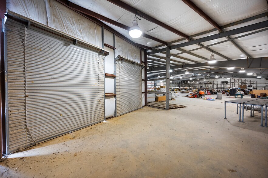 More Photos Of 10462 Hwy 165 S, Forest Hill Warehouse For Sale