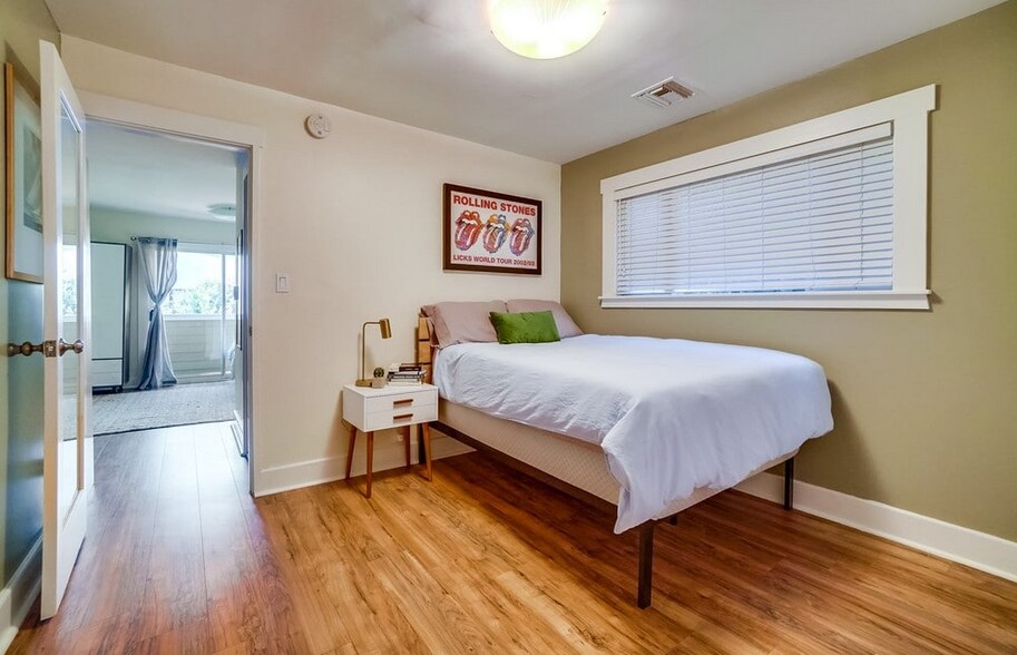 More Photos Of 32 N Venice Blvd, Venice Apartments For Sale