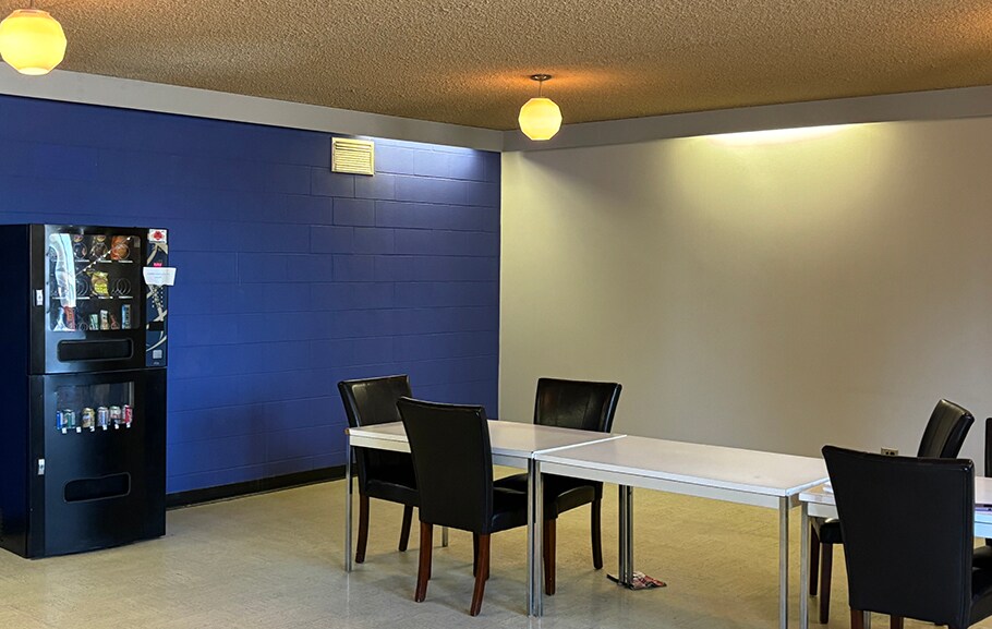 More Photos Of 380 Keewatin St, Winnipeg Warehouse For Lease