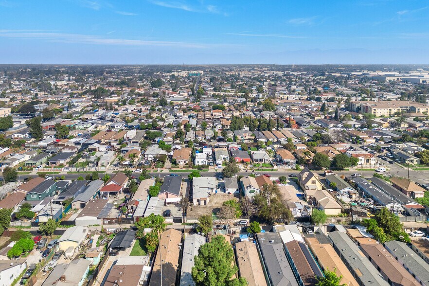 More Photos Of 2104 E 113th St, Los Angeles Multifamily For Sale