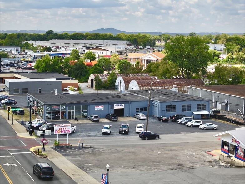 More Photos Of 214 W Main St, Gallatin Auto Dealership For Lease
