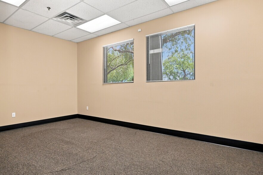More Photos Of 2701 Crimson Canyon Dr, Las Vegas Light Manufacturing For Sale