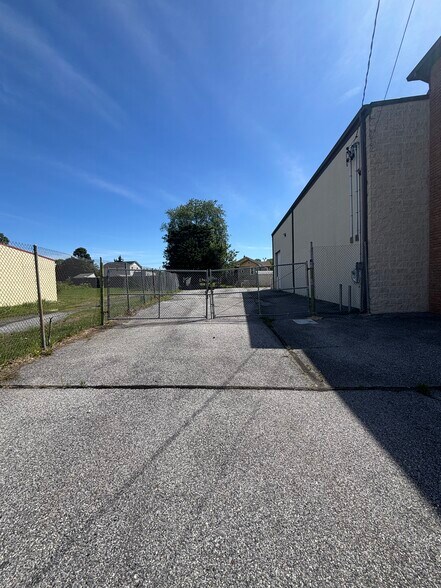 More Photos Of 4214 North Point Blvd, Dundalk Land For Lease