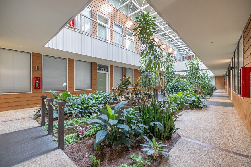 More Photos Of 4300 S I-10 Service Rd, Metairie Loft Creative Space For Lease