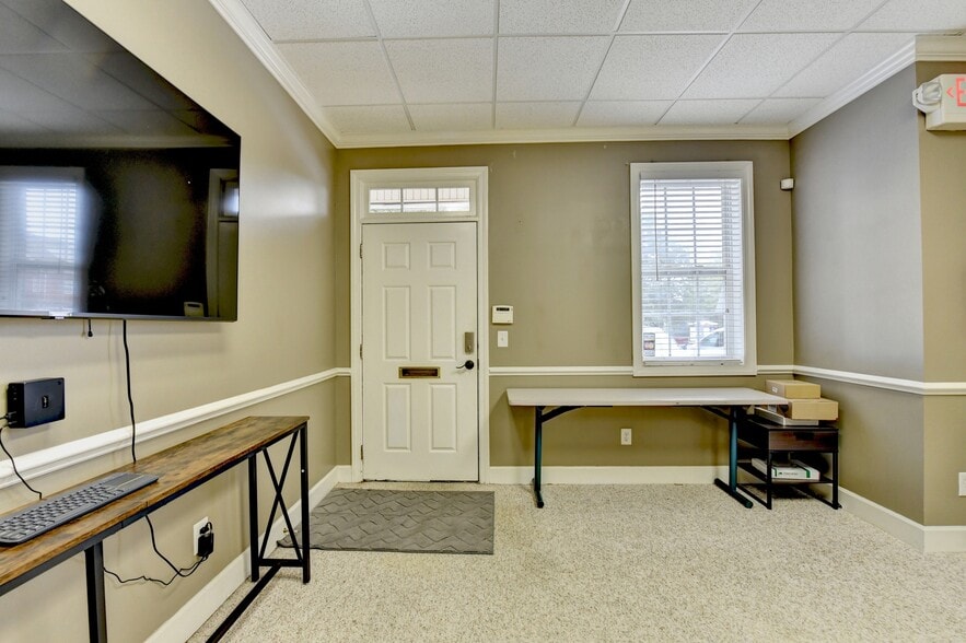 More Photos Of 3535 Roswell Rd, Marietta Medical For Sale