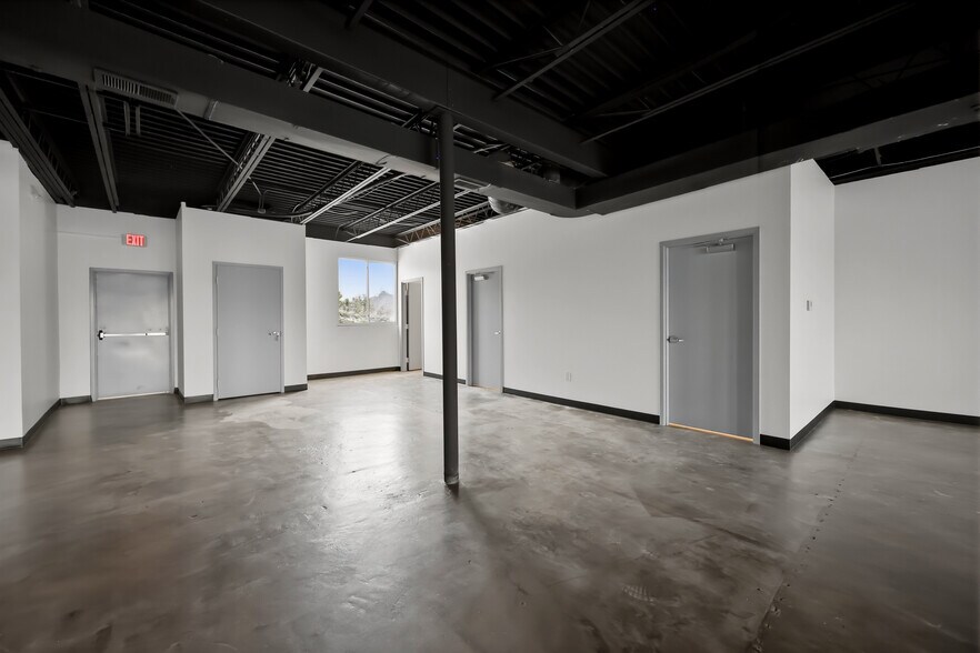 More Photos Of 937 Winchester Rd, Lexington Storefront For Lease