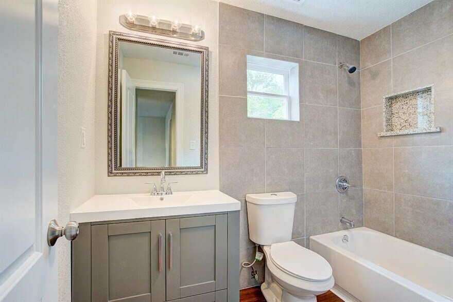 More Photos Of 2127-1 Maximilian St, Houston Apartments For Sale