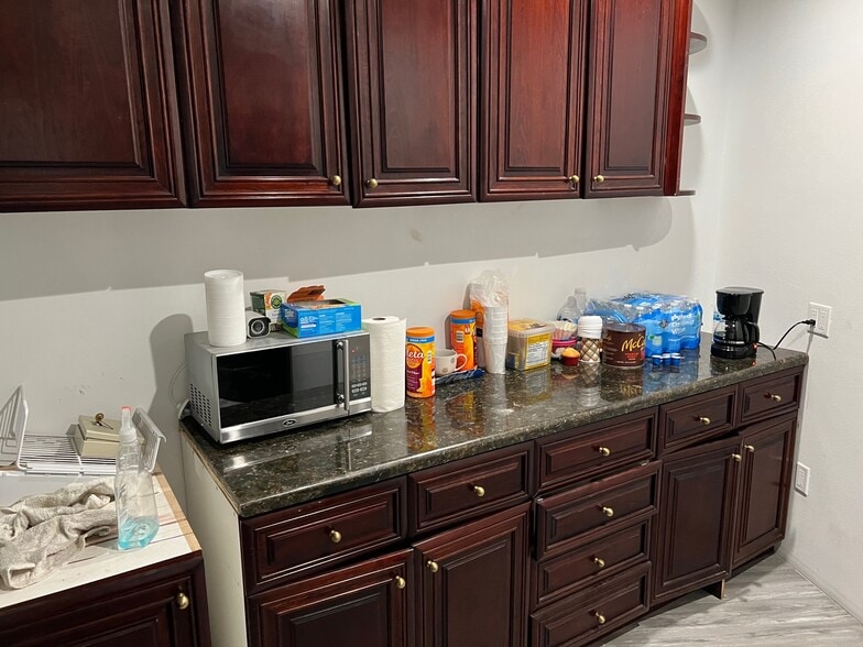 More Photos Of 9121 Woodman Ave, Arleta Storefront Retail Office For Sale