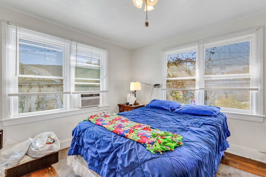 More Photos Of 2203 Skidaway Rd, Savannah Freestanding For Sale