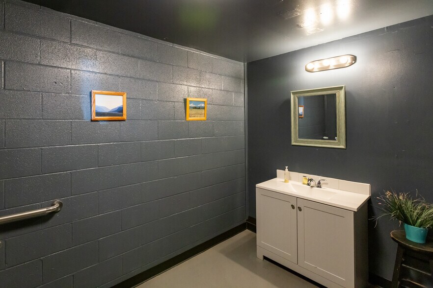 More Photos Of 105 Steuben st, Bingen General Retail For Sale