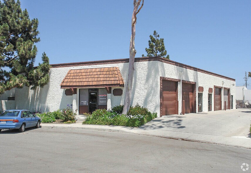 More Photos Of 1302 Tower Sq, Ventura Warehouse For Lease