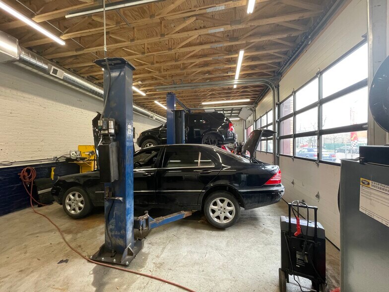 More Photos Of 3800 W Division St, Chicago Auto Salvage Facility For Lease