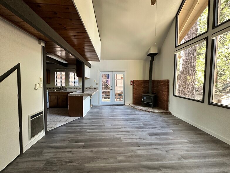 More Photos Of 26305 Delano Dr, Idyllwild-Pine Cove Apartments For Sale