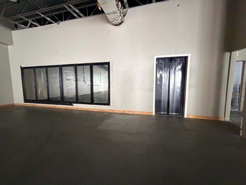More Photos Of 231-02 Merrick Blvd, Springfield Gardens General Retail For Lease