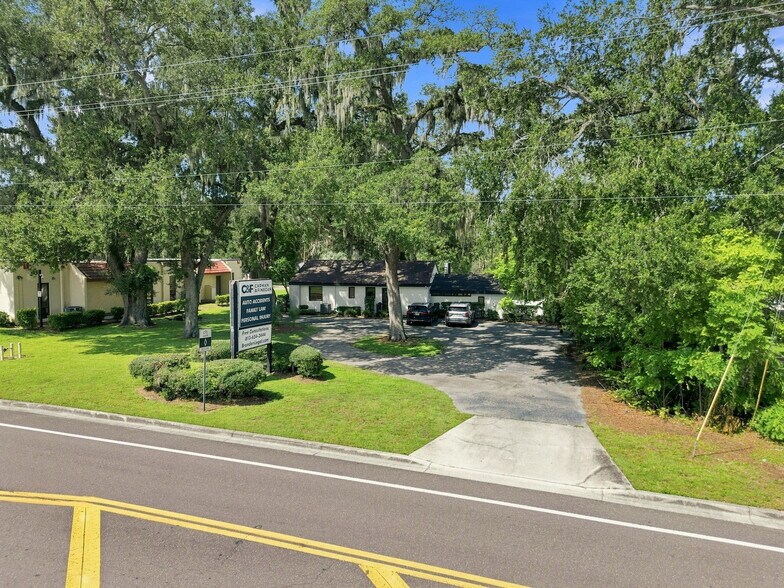 More Photos Of 223 Lithia Pinecrest Rd, Brandon Office For Sale