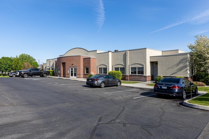 More Photos Of 1020 N Center Pky, Kennewick Office For Lease