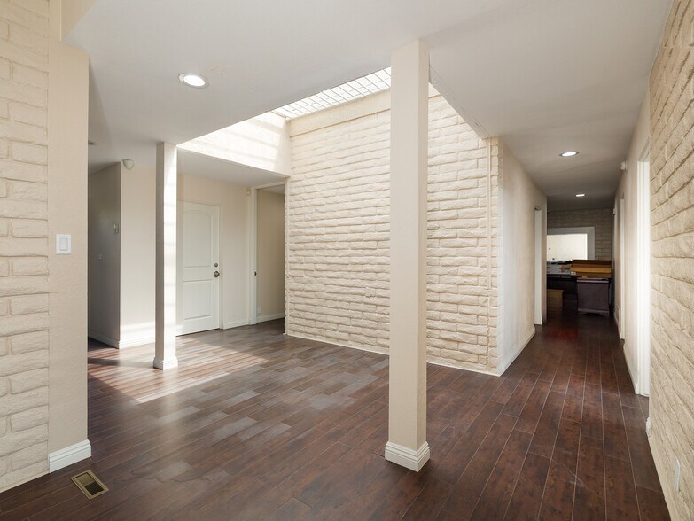 More Photos Of 4701 W Imperial Hwy, Inglewood Loft Creative Space For Sale