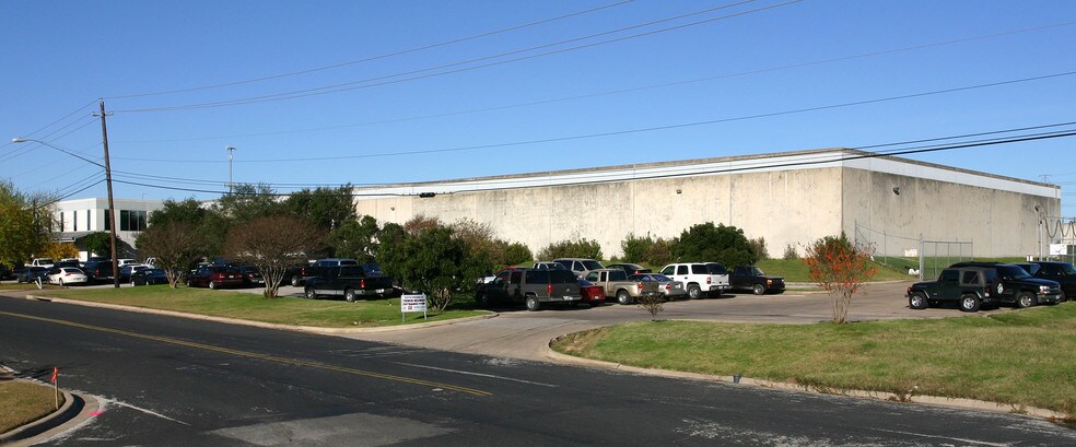 More Photos Of 3830 Promontory Point Dr, Austin Warehouse For Lease