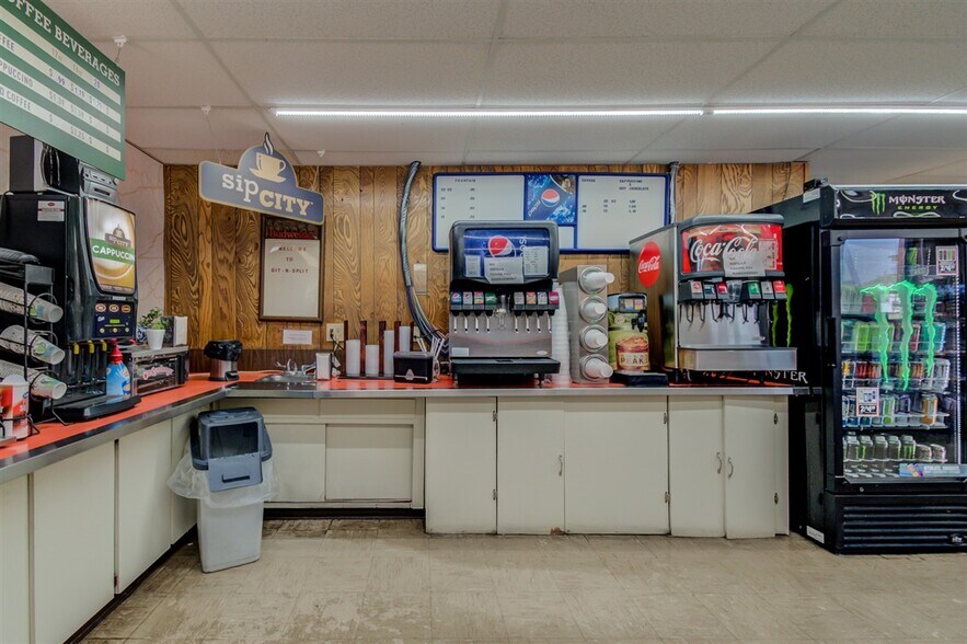 More Photos Of 1705 SW Frank Phillips Blvd, Bartlesville Service Station For Sale