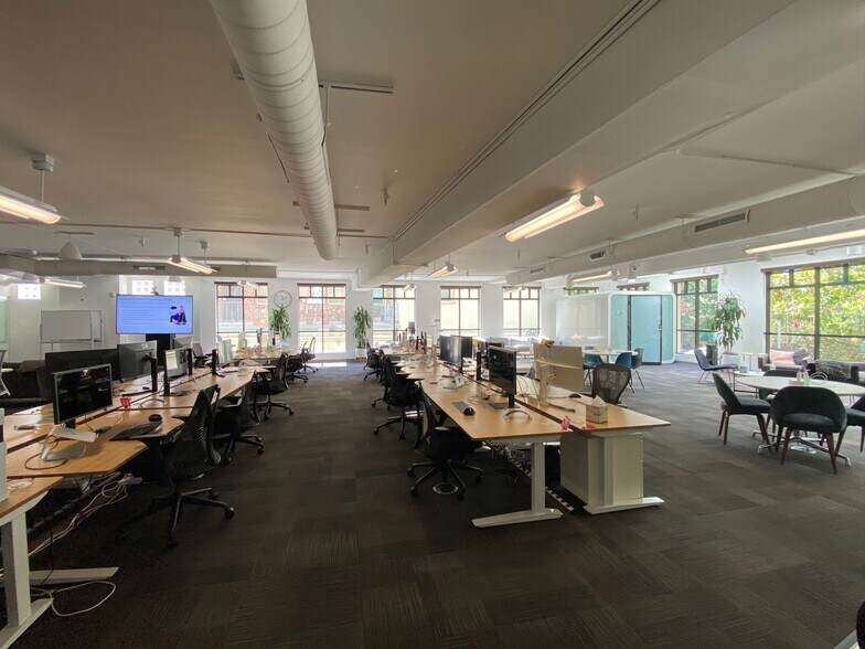 More Photos Of 153 Castro St, Mountain View Storefront Retail Office For Lease