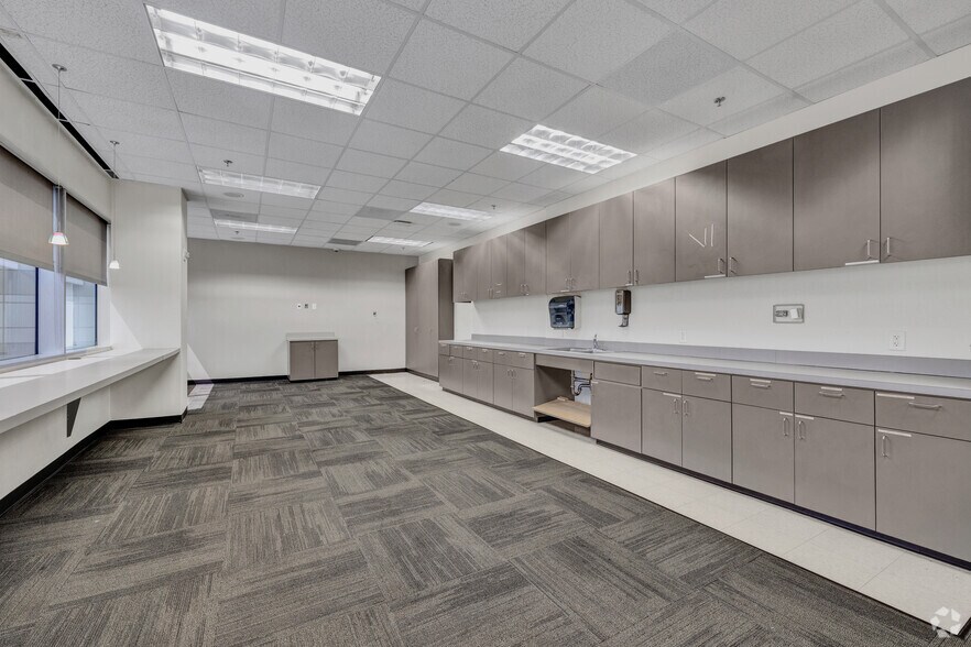 More Photos Of 400 N Sam Houston Pky E, Houston Office For Lease