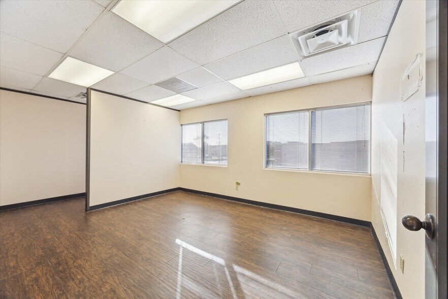 More Photos Of 17041 El Camino Real, Houston Office Residential For Sale