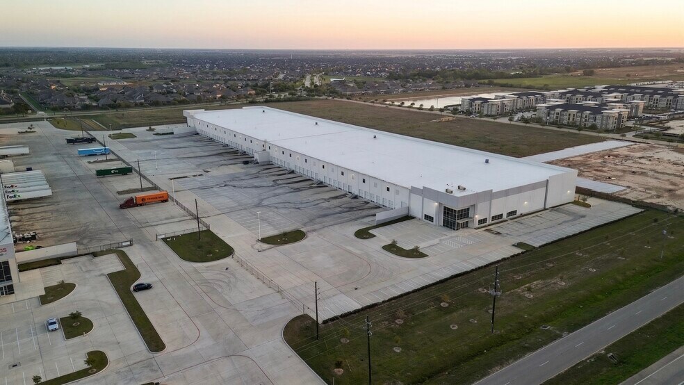 More Photos Of Anserra Trl, Katy Distribution For Lease