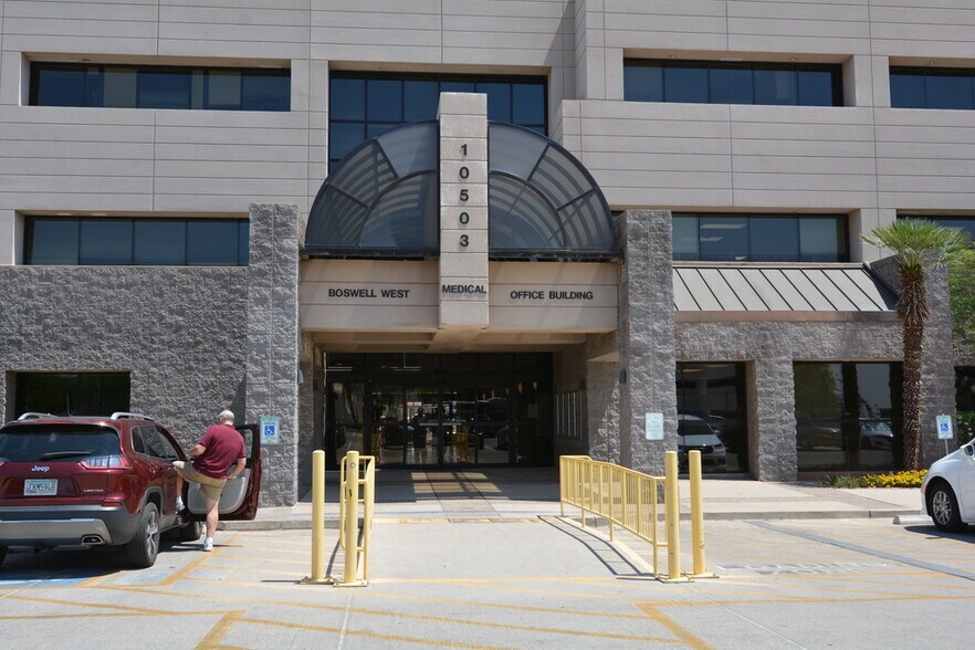 More Photos Of 10503 W Thunderbird Blvd, Sun City Medical For Lease