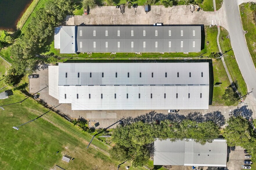 More Photos Of 2280 Avocado Ave, Melbourne Warehouse For Lease