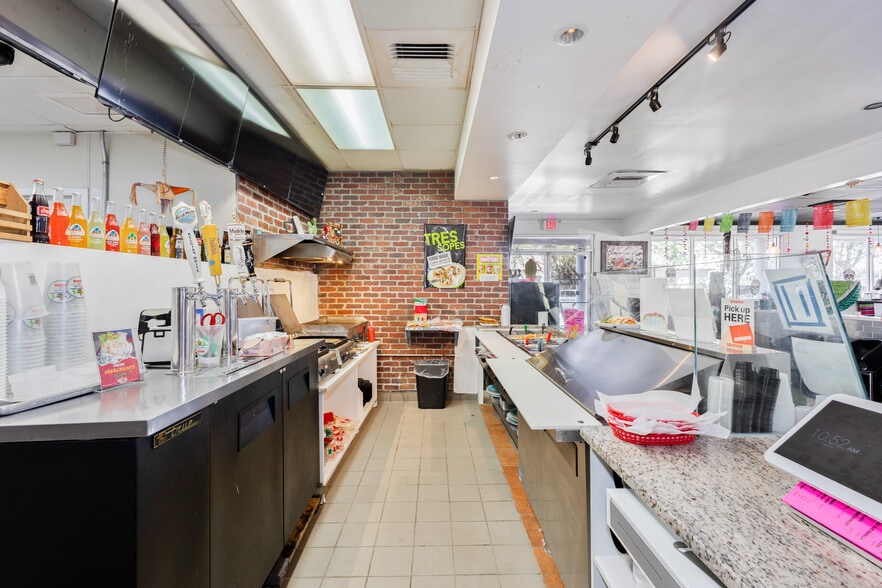 More Photos Of 8841 Commodity Cir, Orlando Fast Food For Lease