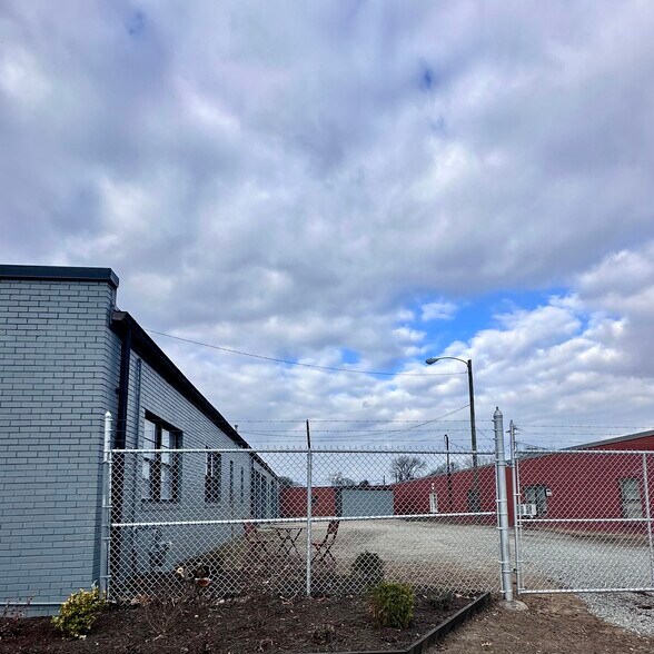 More Photos Of 710 Dawn St, Richmond Warehouse For Lease