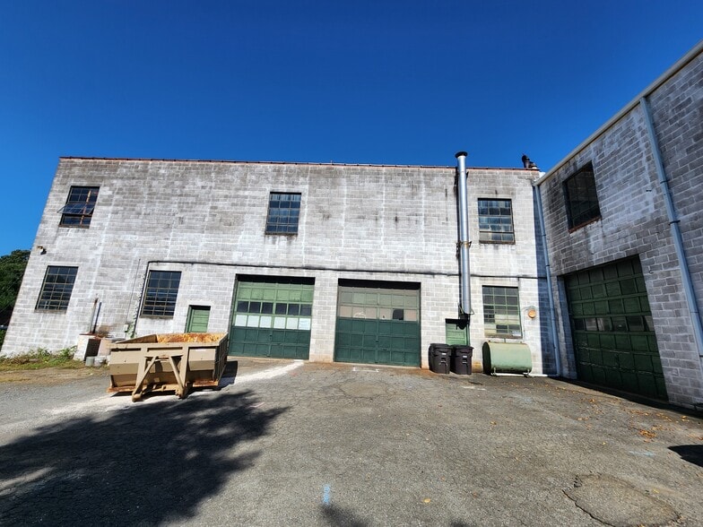 More Photos Of 414 Brookstown Ave, Winston-Salem Warehouse For Sale