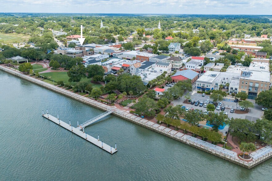 More Photos Of 916 Bay St, Beaufort Office For Sale
