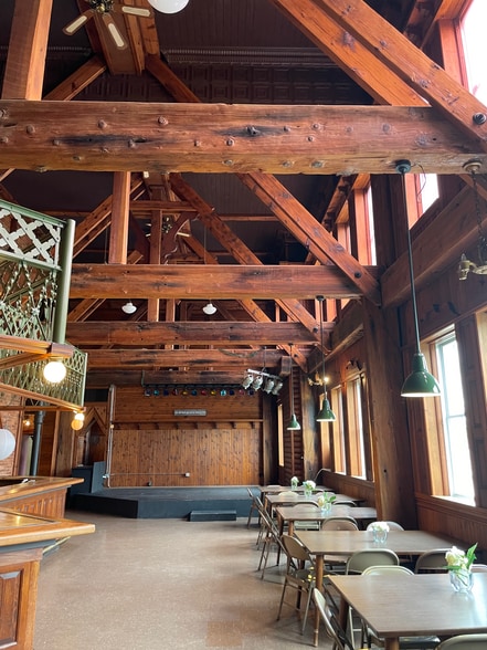 More Photos Of 448 Prospect St, Combined Locks Bar For Sale