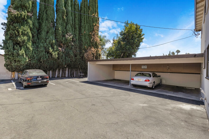 More Photos Of 4956-4960 Kester Ave, Sherman Oaks Apartments For Sale
