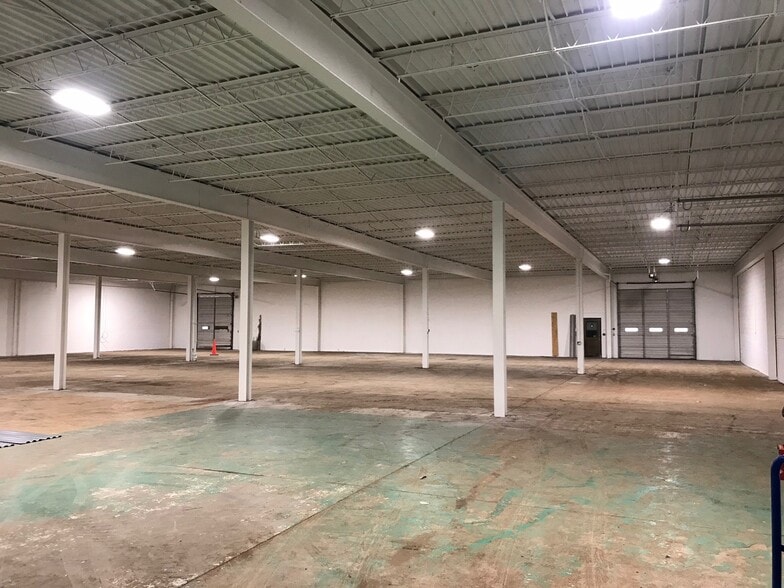 More Photos Of 5311 Plainfield Ave NE, Grand Rapids Manufacturing For Lease
