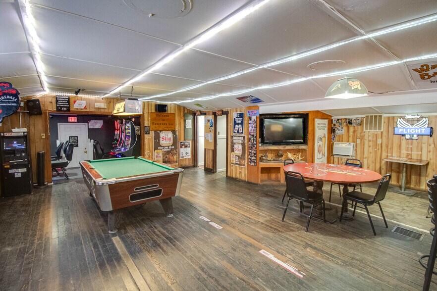 More Photos Of 20861 IL-100, Fieldon Specialty For Sale