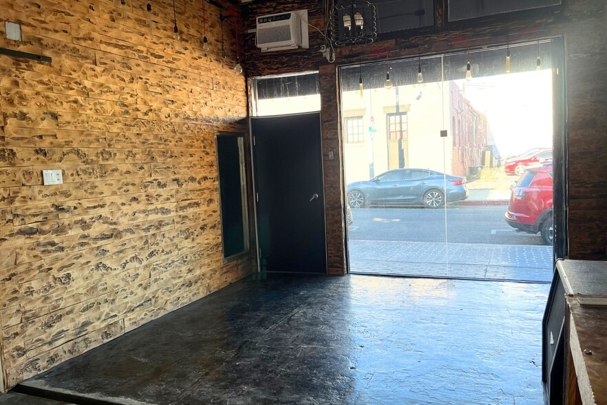 More Photos Of 7552 Melrose Ave, Los Angeles Storefront For Lease