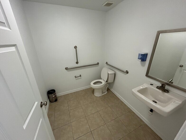 More Photos Of 5771 I 10 Industrial Pky N, Theodore Warehouse For Lease