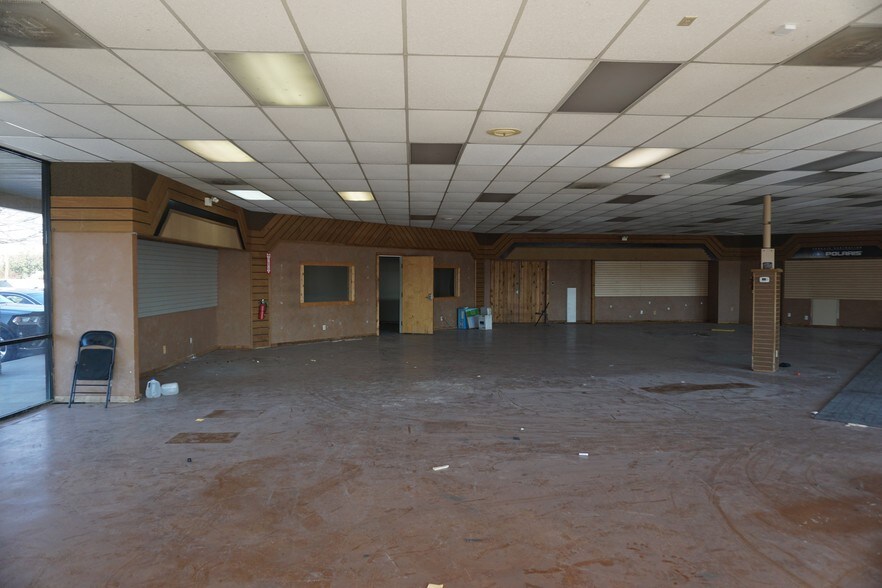 More Photos Of 700 W Bedford Euless Rd, Hurst Flex For Lease