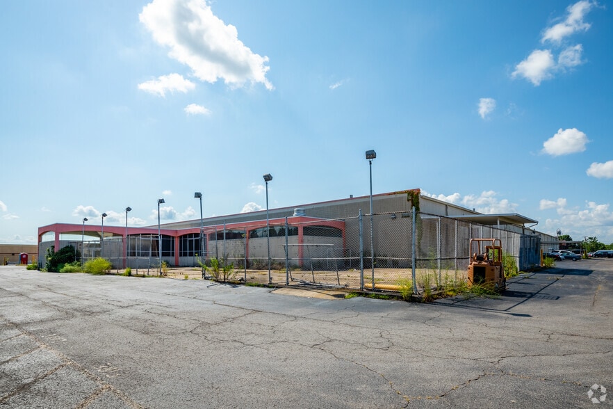 More Photos Of 530 Donelson Pike, Nashville Freestanding For Lease