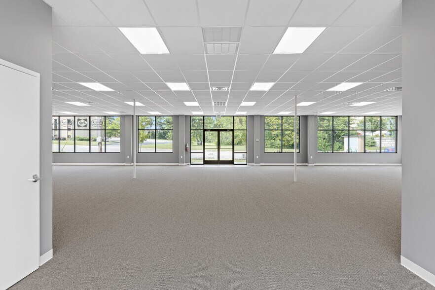 More Photos Of 7308 Shallowford Rd, Chattanooga Storefront Retail Office For Lease