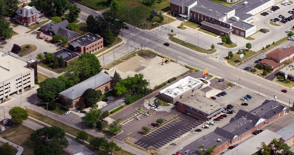 More Photos Of 701 W Lincoln Hwy, Dekalb Restaurant For Lease