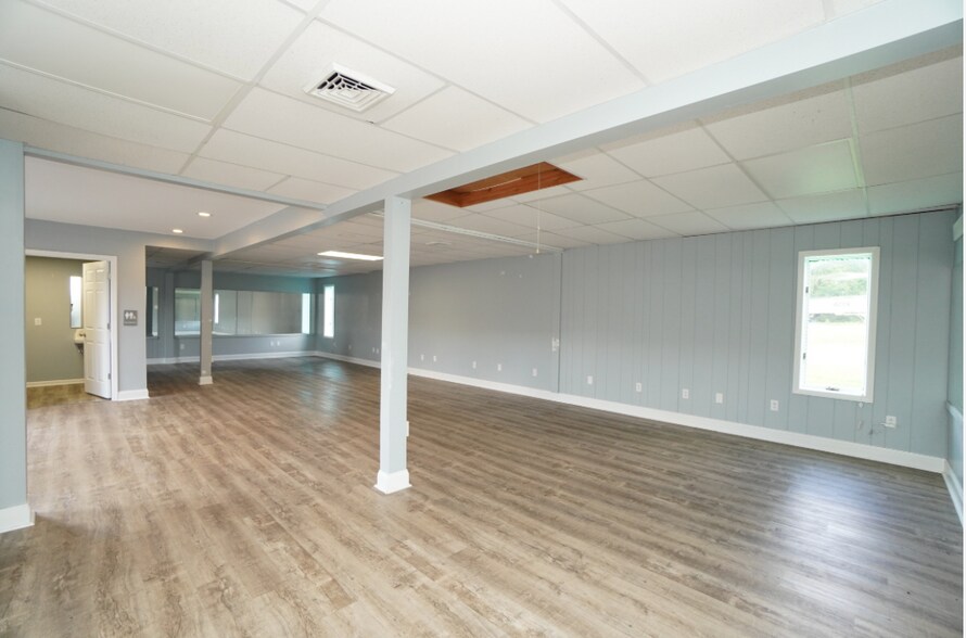 More Photos Of 1630 Midland Beaver Rd, Industry General Retail For Sale