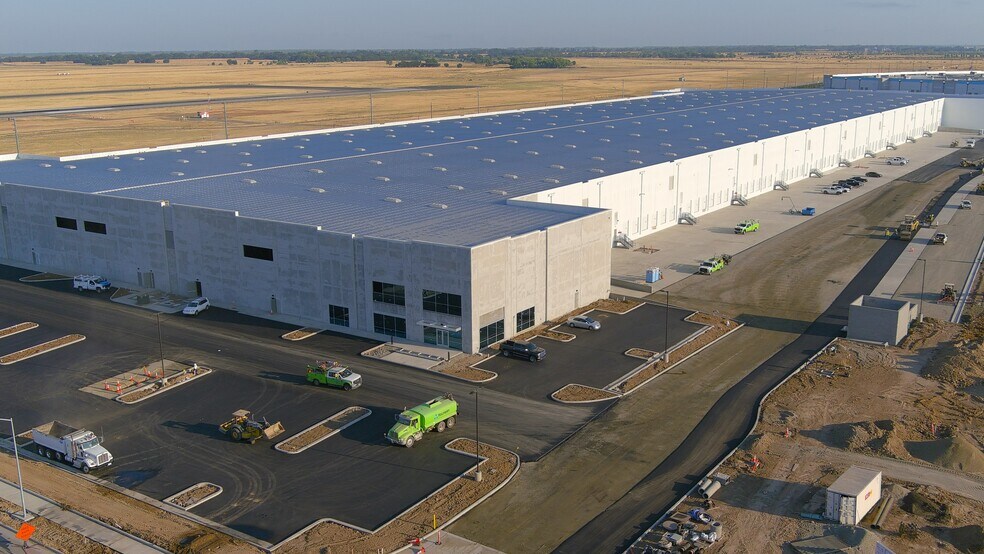 More Photos Of 7320 Power Line Rd, Sacramento Distribution For Lease