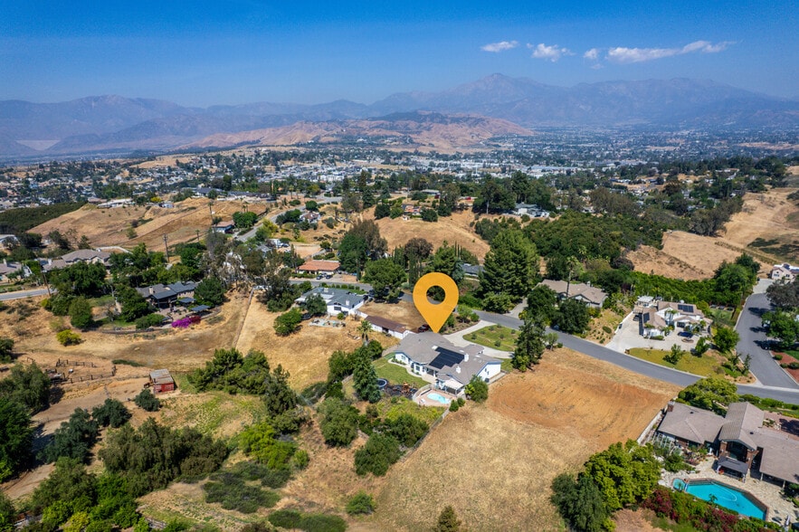 More Photos Of 12908 South Ln, Redlands Healthcare For Sale