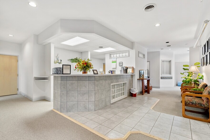 More Photos Of 3221 W Governor John Sevier Hwy, Knoxville Medical For Lease