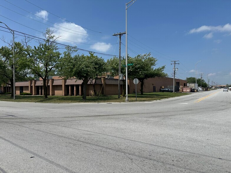 More Photos Of 510 W 172nd St, South Holland Manufacturing For Lease